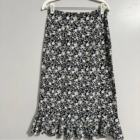 Christopher and Banks long floral skirt with zipper on the side. Size 4 - Picture 2 of 7